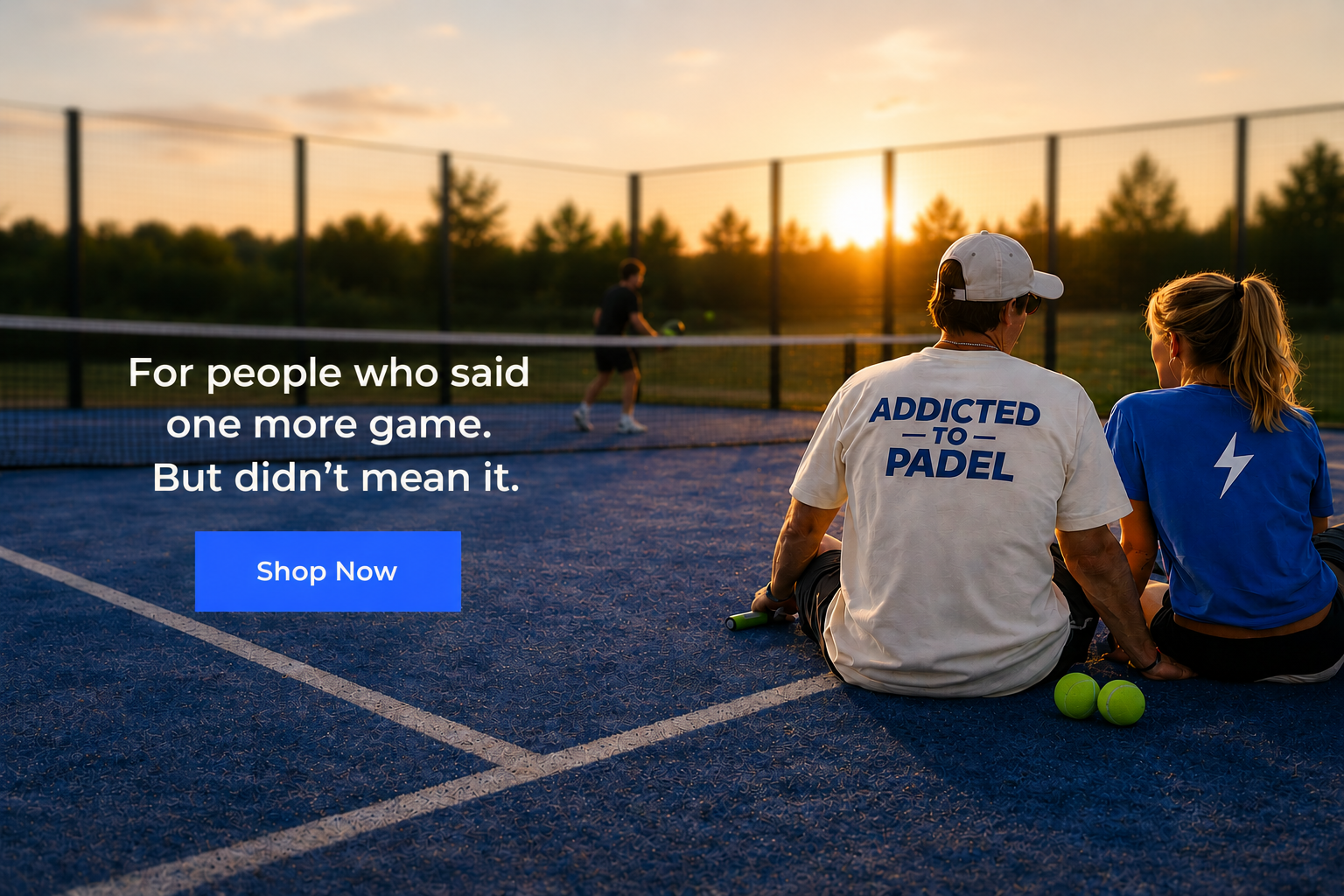 Two people sitting on a padel court with sunset in the background, promotional text overlay.